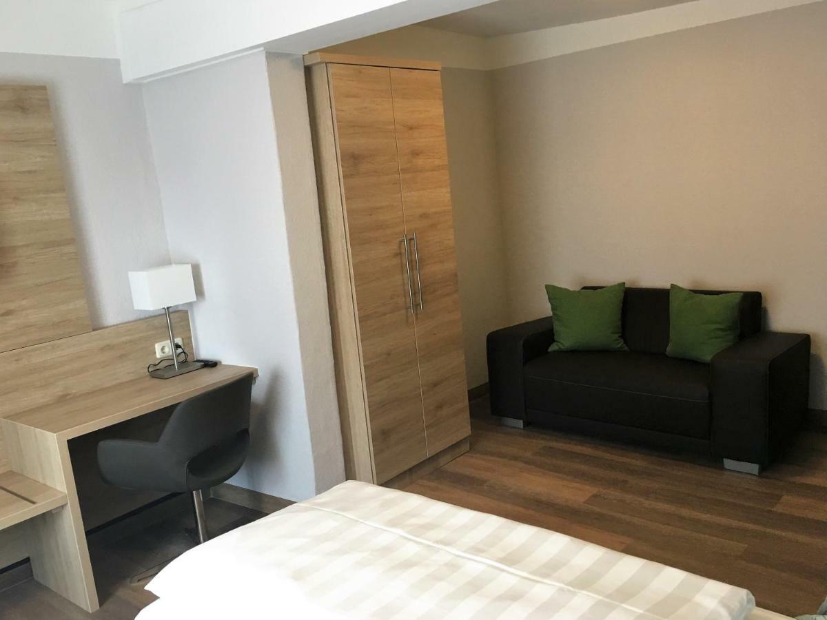 Eberl Hotel Pension Muenchen Feldmoching Eksteriør bilde
