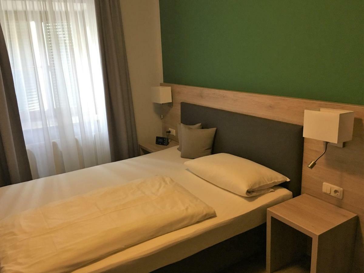 Eberl Hotel Pension Muenchen Feldmoching Eksteriør bilde