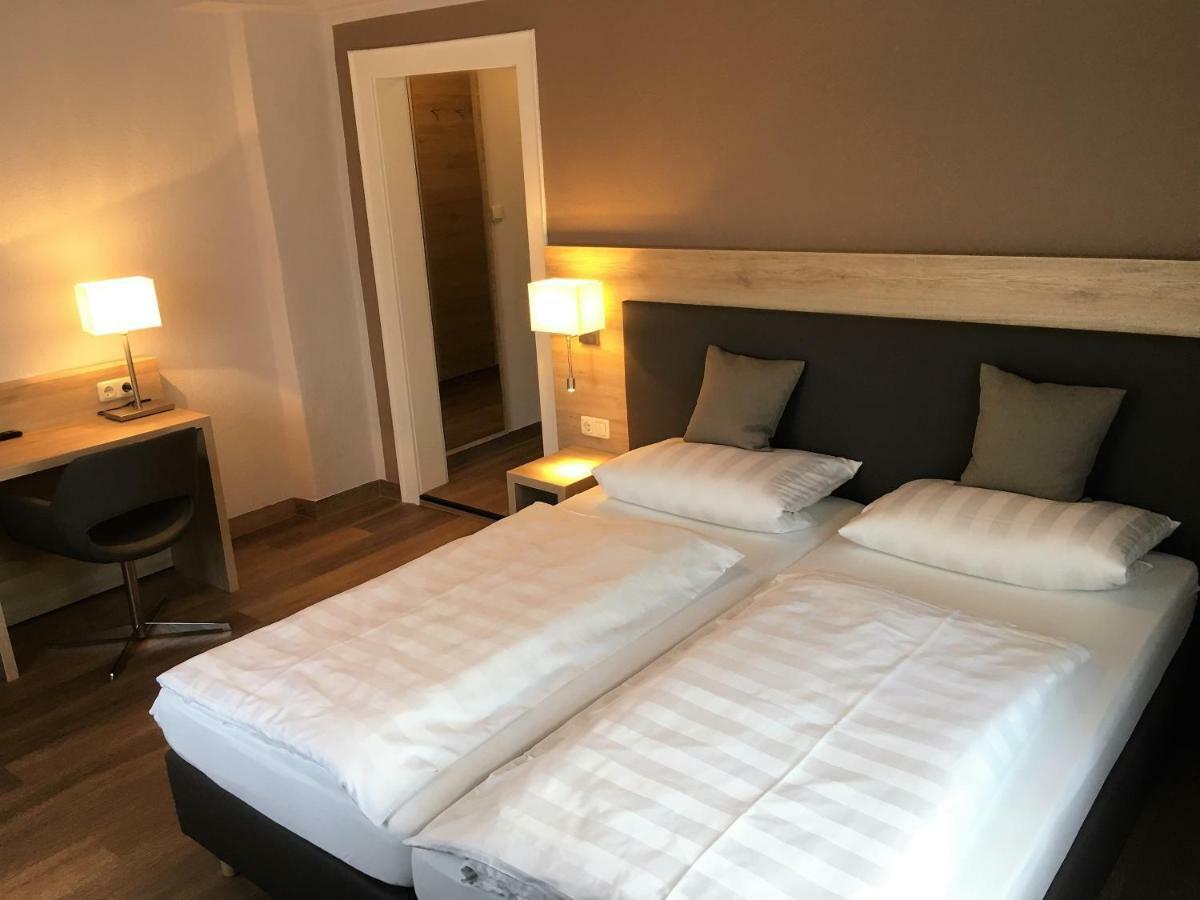 Eberl Hotel Pension Muenchen Feldmoching Eksteriør bilde